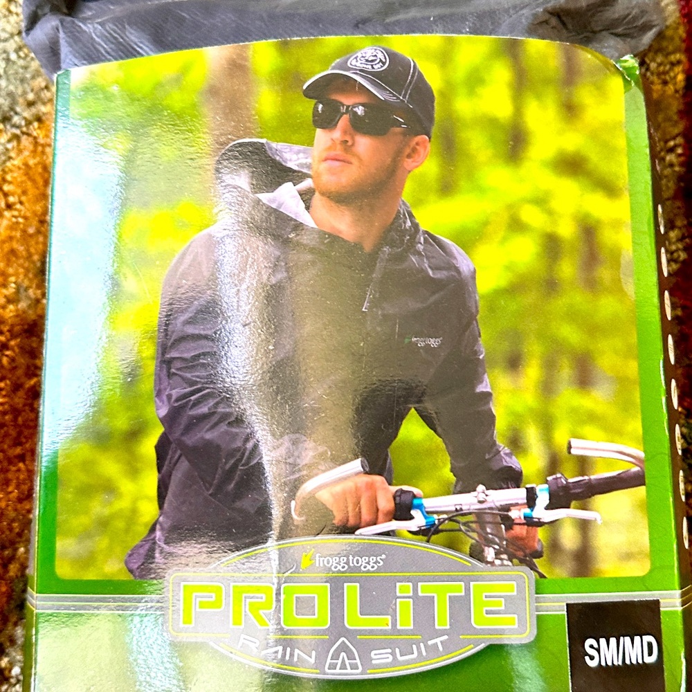 ‼️NEW frogg toggs Rain suit‼️